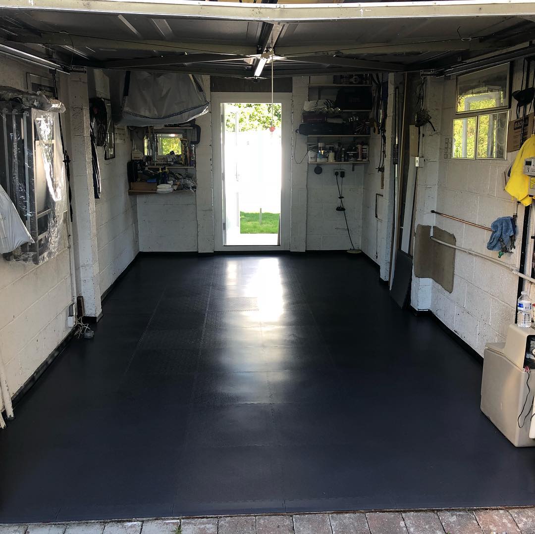 GFT_Company's tweet photo. Nothing like a garage freshly laid with our 7mm floor tiles in a great afternoon like this!! Look at that finish!!! 

#garage #homegarage #diy #mancave #cars #supercars #auto #automotive #drive #tuning #horsepower #diy #customgarage #workshop #garageflooring #garagegoals https://t.co/sophBfcuZq