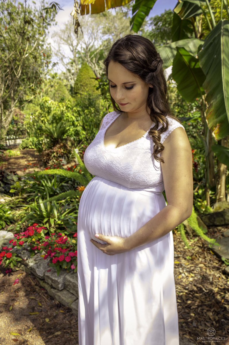 As Spring arrives, Haley is growing her own bundle of joy in our latest sneak peek at @LeuGardens. #MaternityPhotogtaphy #baby #orlandophotography