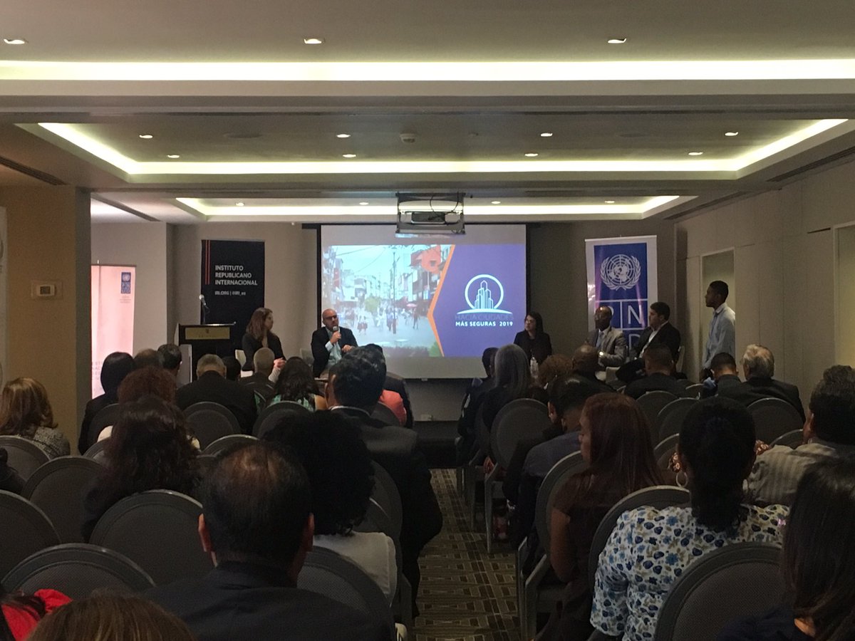 BeatrizdeAnta's tweet photo. @SantiagoTobon, Experto en #SeguridadCiudadana de #Colombia 🇨🇴compara las estrategias en seguridad a nivel local, donde el gobierno es clave para desarrollar y ganar espacios seguros para la comunidad. #HCMS2019 @gserranog #LaSeguridadSomosTodos #SinergiasALC @IRI_es https://t.co/L3GNYcqf1F