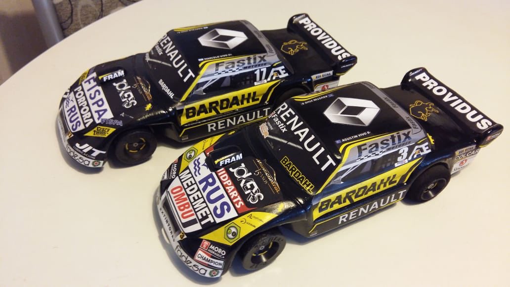 manocontrol's tweet photo. Listos los @RenaultSportARG #TorinoTeam @Trottaracing de @FacundoArdusso y @emi_spataro para el Gran Premio @fricrot de Turismo Carretera de Manocontrol 15 Años para el próximo sábado 23 en Warnes y Honorio Pueyrredón @actcargentina conducidos por @agustinvivo y @marcevivo https://t.co/V5K9H7wlRz