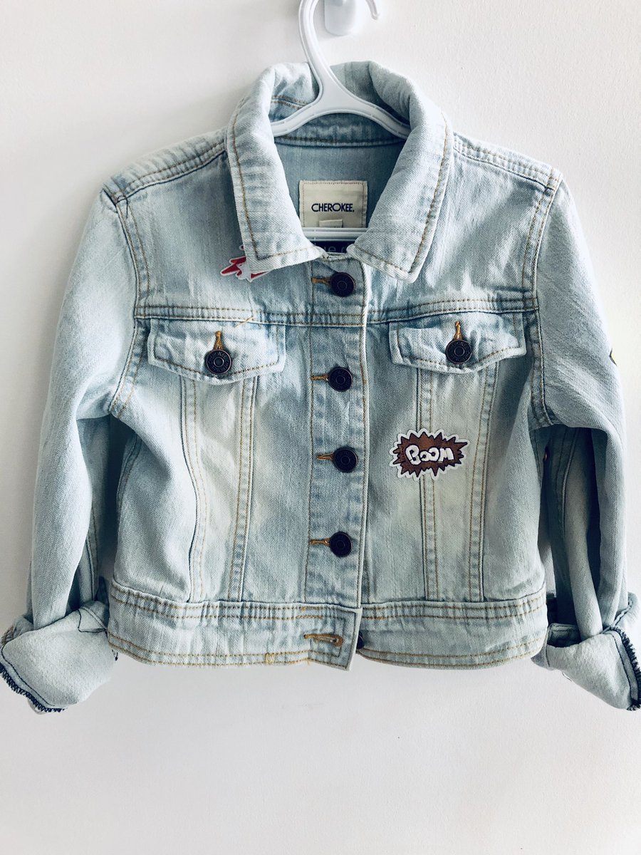 nataliedaye's tweet photo. Custom hand painted denim jackets for kids! 
#handpainted #upcycle #oneofakind #handpaintedflowers #denim #denimjacket #denimvest #painteddenim #kids #kidsfashion #kidsstyle #toddlerfashion #oshkosh #makers #levis #preloved #diy #momlife #bigbluedenim #etsyjunior #etsy https://t.co/PT5qGplgVg