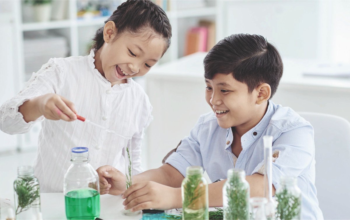 LEGOfoundation's tweet photo. New white paper by Rachel Parker and our own Bo Stjerne Thomsen seeks to understand the role and impact of learning through play at school. 
Download it here→ https://t.co/y4sDWAgiha https://t.co/6JddoSEnMc