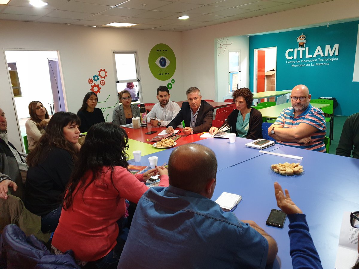 AColicignoOk's tweet photo. Hoy estuvimos trabajando en Citlam junto a docentes secundarios con orientación en Comunicacion. 
@magariovero 
@FerEspinozaOK 

@Matanzacitlam https://t.co/QBXX8fpwln