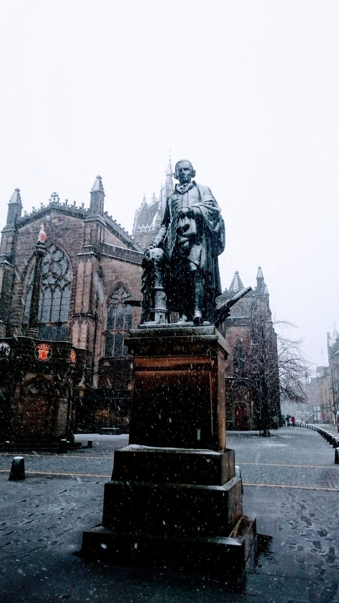 Spring is finally here and it seems only days since it was snowing in Edinburgh...because it was literally days of course. That’s Scotland for you 🥶❄️🌧🌦☀️