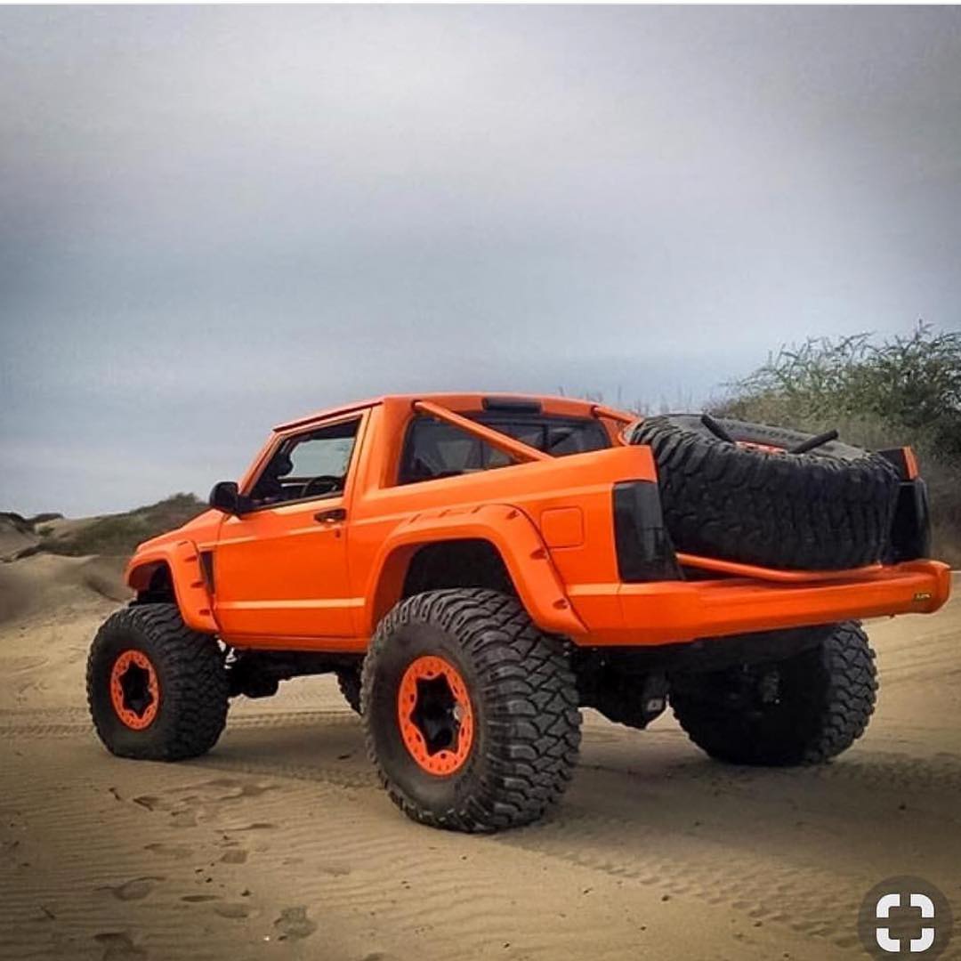 Like BIG tires? This one is for you...
#customJeep #jeeptruck
