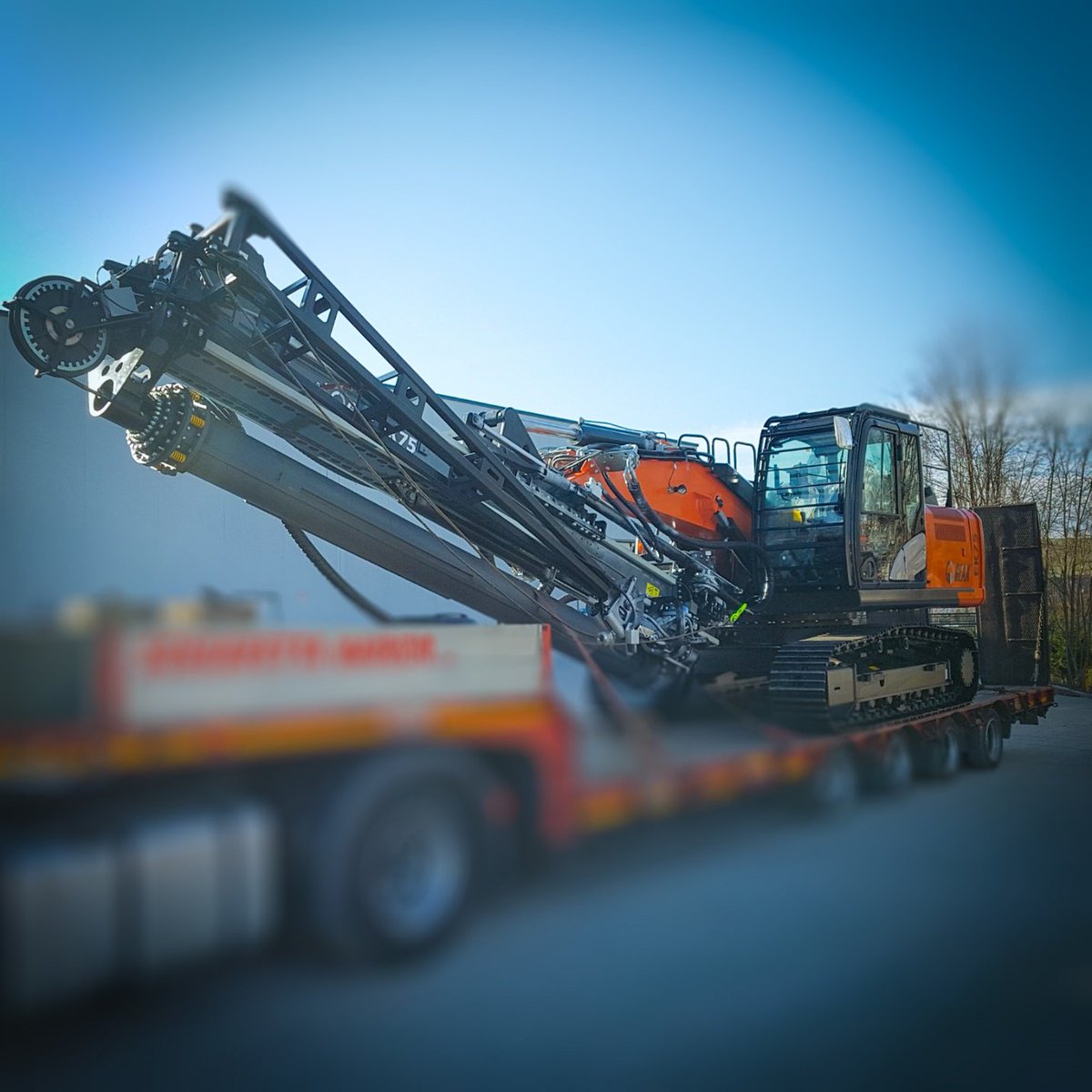 Sneak peek at our brand new GEAX EK-75! Arguably the hottest ticket item in Southern Ontario Drilling these days, this beauty is due to arrive next week! Give us a shout, swing by, and give her a spin! 

#GEAX #drill #Drills #drilllife #eatsleepdrillrepeat #deepfoundation
