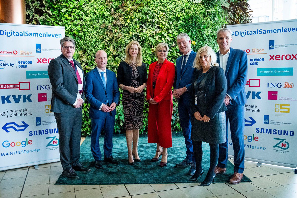 Met de alliantie #digitaalsamenleven slaan overheid, bedrijfsleven, onderwijs, wetenschap en maatschappelijke organisaties de handen ineen om ervoor te zorgen dat iedereen kan meedoen in de digitale samenleving #NLDigitaal #NLDIGIbeter
