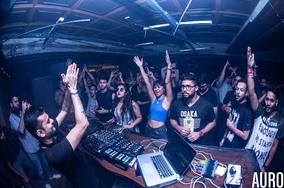 Q9) <a href="/ArjunVagale/">Λrjun Vagale</a> 's new moniker is all set to perform at Boiler Room this Saturday! #BudXMumbai

What's the name of his new moniker?

a) Asymetrik
b) Symetrik
c) Biometrik
d) Trigometrik
