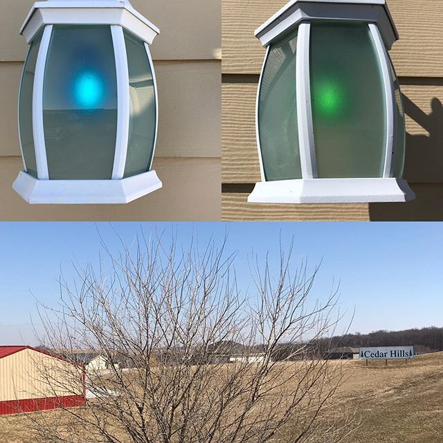 SteffNolte's tweet photo. Cedar Hills neighborhood in Malvern, #Iowa is helping people affected by flooding/without water in #PacificJunction and #Glenwood by donating their water. A blue light means they will do your laundry, a green light means you can fill up your water jugs. … https://t.co/ZaHAwVje1R https://t.co/k2PKP72xne