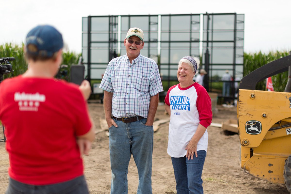 janekleeb's tweet photo. Any #2020 Dem Presidential candidates that want to offset carbon from travel, @BoldNebraska #SolarXL project is perfect! We install solar projects INSIDE proposed KXL pipeline route that powers family farms and ranches. We also partner with Tribal Nations. https://t.co/VrLcSqmWw1 https://t.co/PMow0V2Ns5