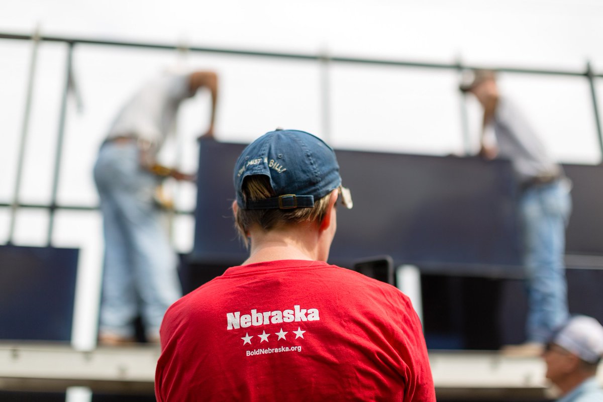 janekleeb's tweet photo. Any #2020 Dem Presidential candidates that want to offset carbon from travel, @BoldNebraska #SolarXL project is perfect! We install solar projects INSIDE proposed KXL pipeline route that powers family farms and ranches. We also partner with Tribal Nations. https://t.co/VrLcSqmWw1 https://t.co/PMow0V2Ns5