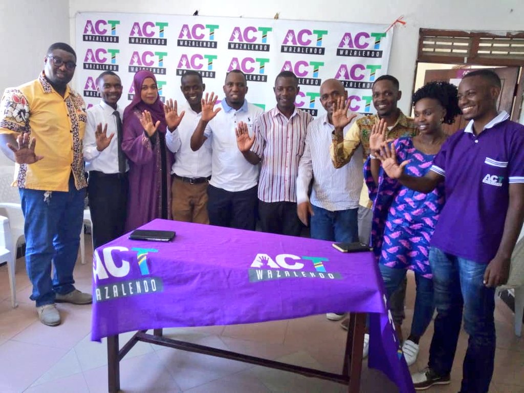 akmul_abeid's tweet photo. Tunaamini katika jukwaa la Ngome ya Vijana wa @ACTwazalendo ni jukwaa sahihi ambalo tutafanya siasa za kistaarabu na kwa weledi mkubwa  kupitia jukwaa hili tutapigania haki na demokrasia katika nchi yetu. @ActVijana @ActMkoa @ACTWanawake @zittokabwe @IsmailJussa @SeifSharifHamad https://t.co/SVeSBPiZXp