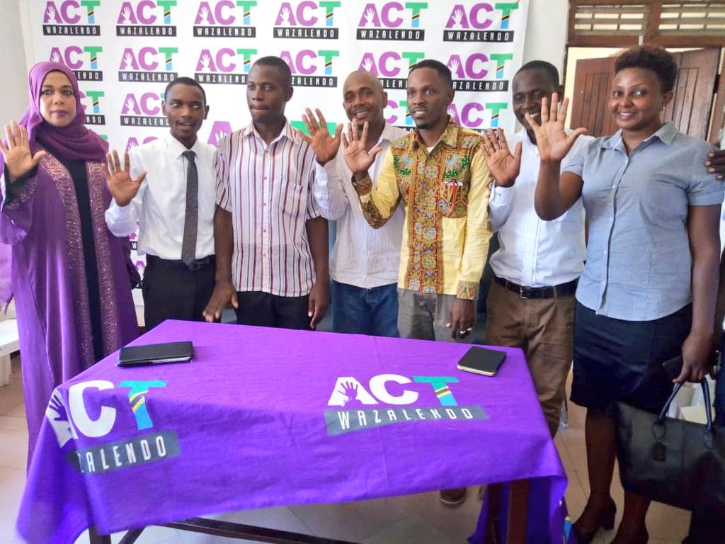 akmul_abeid's tweet photo. Tunaamini katika jukwaa la Ngome ya Vijana wa @ACTwazalendo ni jukwaa sahihi ambalo tutafanya siasa za kistaarabu na kwa weledi mkubwa  kupitia jukwaa hili tutapigania haki na demokrasia katika nchi yetu. @ActVijana @ActMkoa @ACTWanawake @zittokabwe @IsmailJussa @SeifSharifHamad https://t.co/SVeSBPiZXp