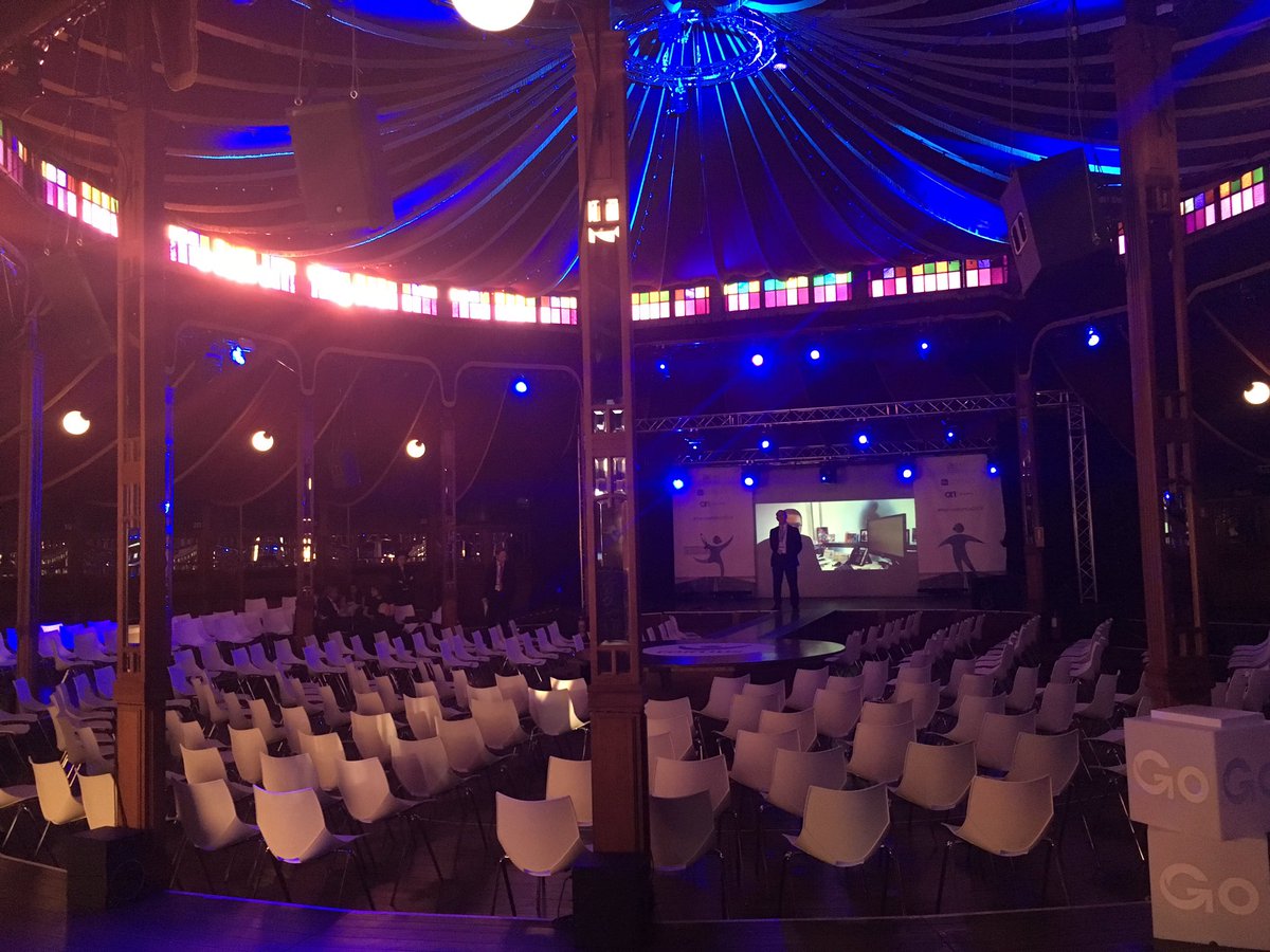 PremiosFortius's tweet photo. El Gran Teatro Príncipe Pío ya está vestido de gala y preparado para recibir a casi 300 asistentes a la gala de los #PremiosFortius2018. En sólo unas horas conoceremos el nombre de los ganadores. ¿Nerviosos? https://t.co/BlV7bpztQV