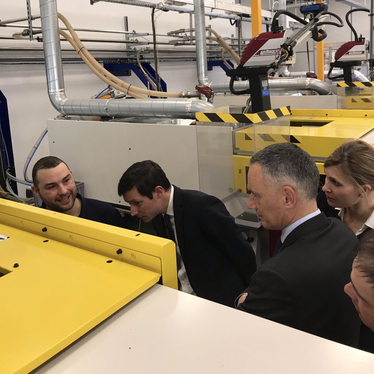 AvecBellamy's tweet photo. Poursuite des contacts de terrain en Haute-Savoie auprès de Virginie @DubyMuller, avec @ArnaudDanjean et les élus du département. Discussions sur les enjeux industriels de fleurons français qui innovent malgré les distorsions de concurrence parfois subies, chez @Nicomatic_HQ ⚙️ https://t.co/1XHi72BOTI