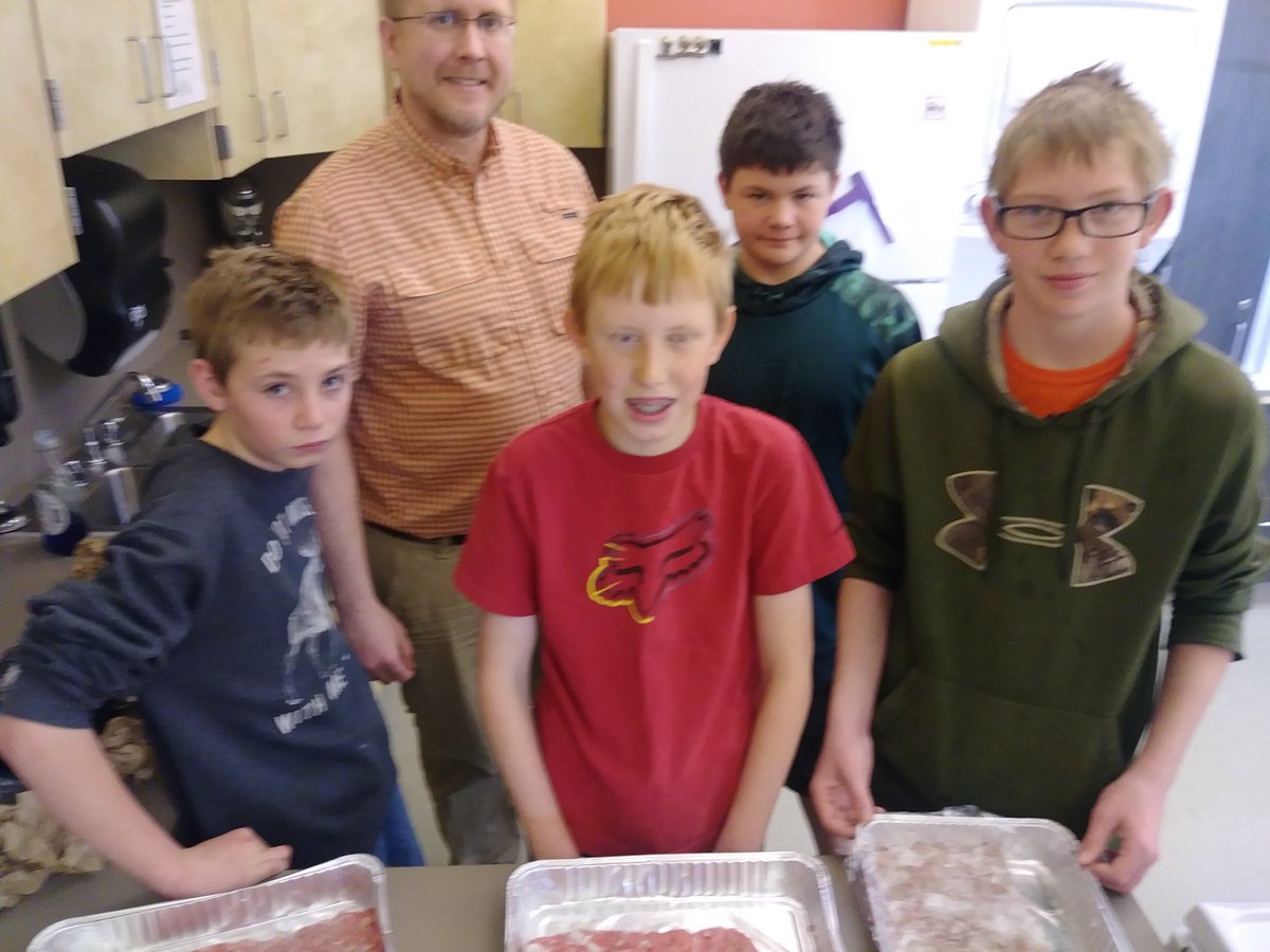 VelardeJolene's tweet photo. Culinary club prepped for cheeseburger sliders. Prep today, cook tomorrow. Can't wait to try them!! #culinary #Culinaryclub @Fremont1_LMS @LanderSchools https://t.co/oXAM7cOlKw