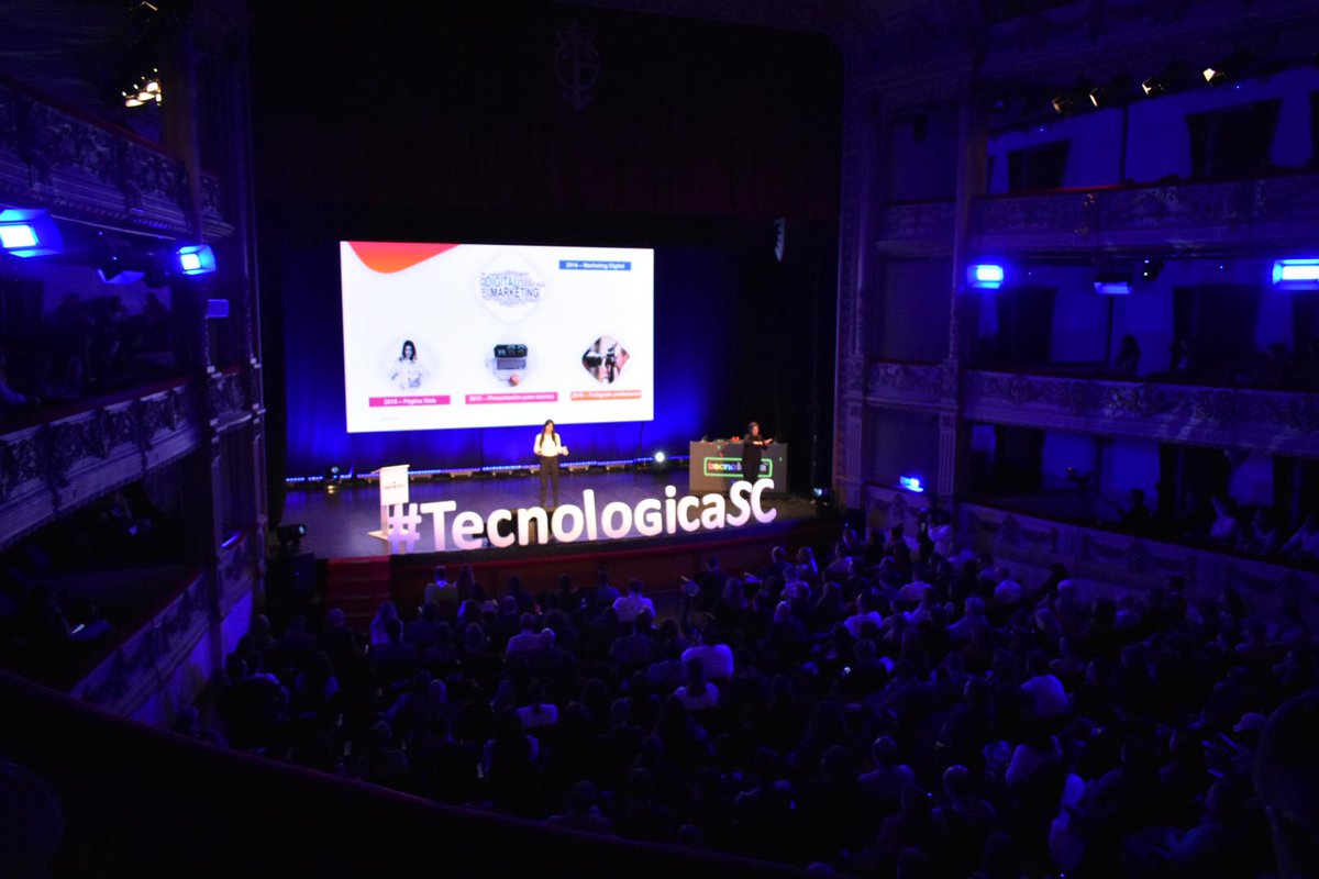 Termina la ponencia de <a href="/noelialopezv/">Noe López</a> y nos deja esta reflexión. "Cree en lo que haces. Comparte tu yo real en redes sociales". 📱 #TecnológicaSc