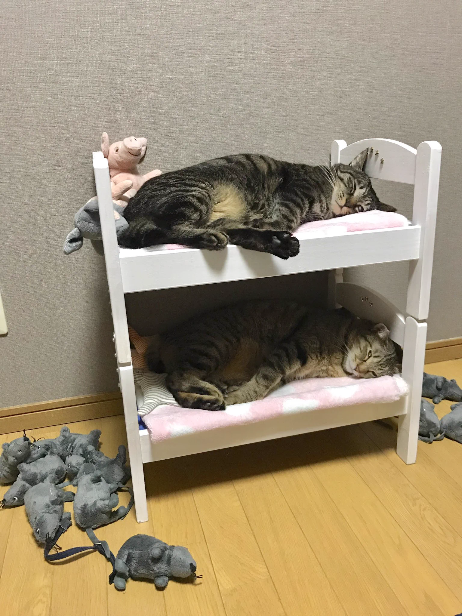 IKEAのドールベッドを二段ベッドに改造！可愛くできたと思ったらまさかの展開ｗｗｗ