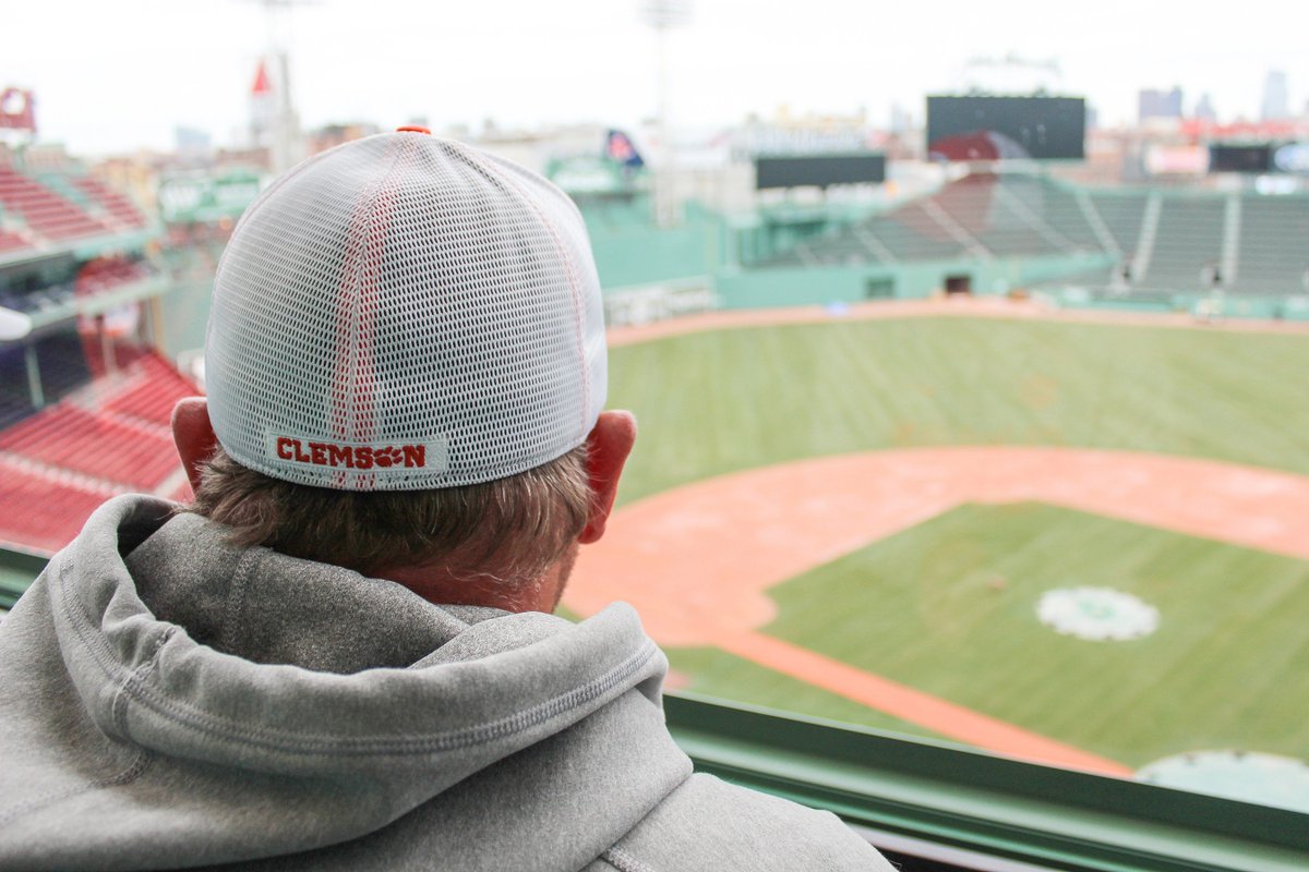 ClemsonBaseball's tweet photo. Made it to Boston! ✈️🐾

Before we practiced, we made a pitstop...

@RedSox

PHOTOS - https://t.co/rT8s0BItEp https://t.co/aDNYJ6AMHs