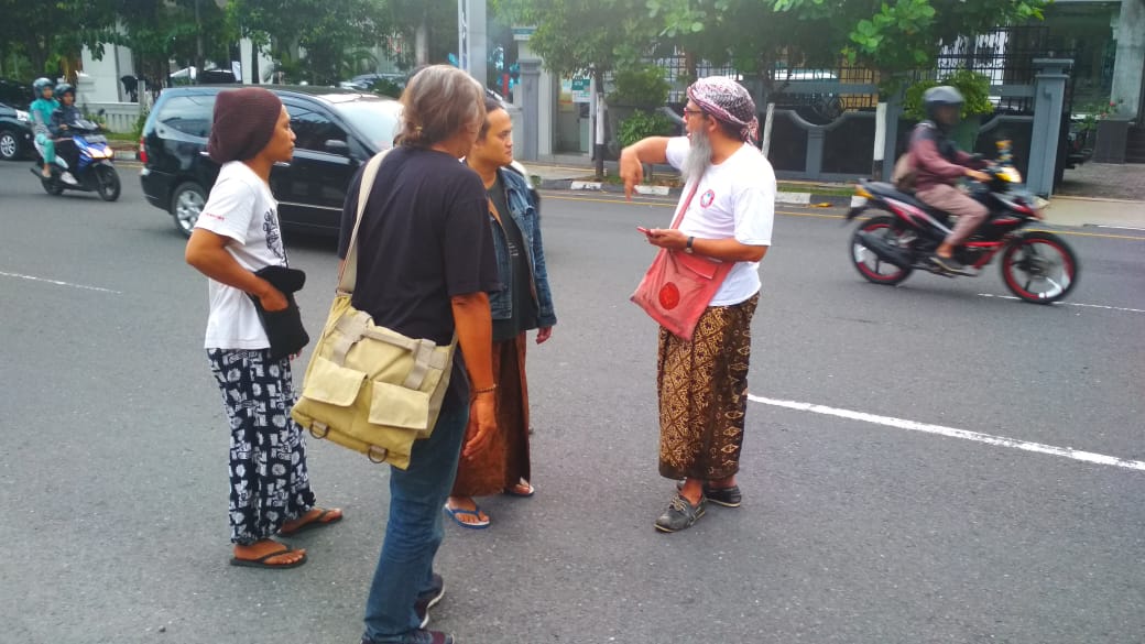 BramPrijosusilo's tweet photo. Reog Mahesa Nempuh akan main di sini. Bukan plagiat Rusia palu arit. https://t.co/J4aBQWO6Df
