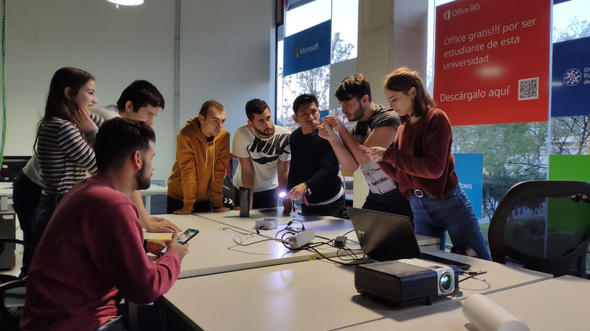 IEEEUPCT's tweet photo. Esta tarde preparándonos para los talleres de la semana que viene para @seringeniera con nuestros compisss @TechClubUPCT #IEEEupct https://t.co/KX04nOQRIv