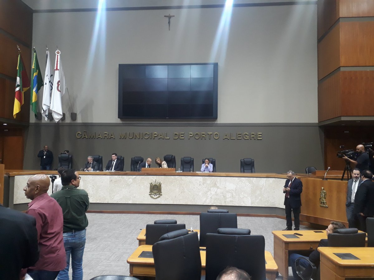 simersoficial's tweet photo. #MunicípariosPoa Estamos, neste momento, na Câmara de Vereadores ,representando os médicos em audiência pública sobre o PL 002/2019. https://t.co/QbGn9iF8Ma