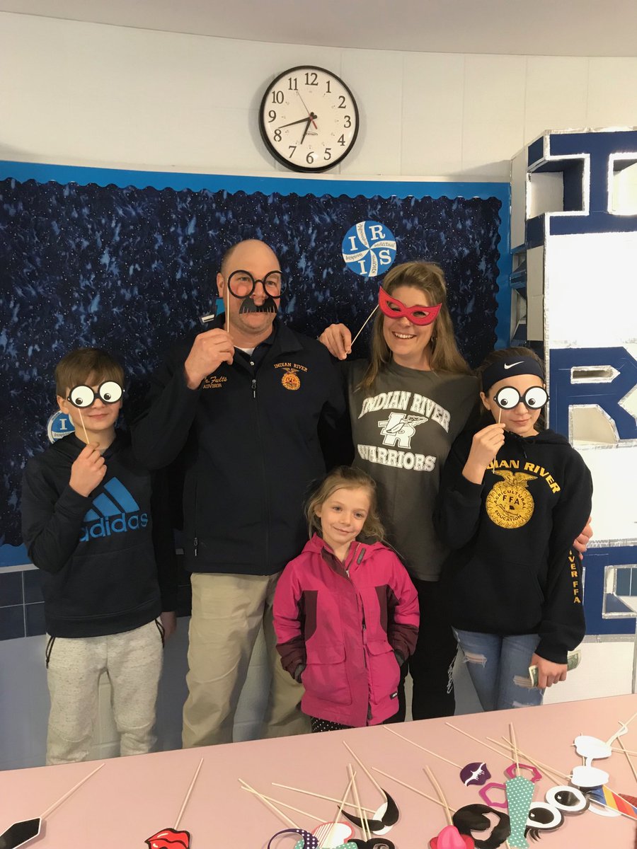 SMatteson77's tweet photo. Family game night at IRIS. So much fun! #IRISrocks #WarriorPride https://t.co/vy2FjJ7KVq