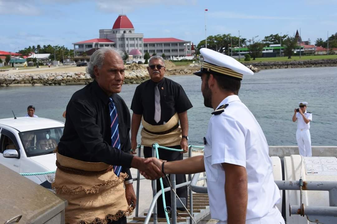 ambafrancefj's tweet photo. #French patrol boat #LaGlorieuse in #Tonga , joint navy exercise monitoring #TongaEEZ & visit on board #TongaPM snr govt officials & students from #TongaHighSch #QueenSaloteCollege @TongaNews @TongaMfa #FranceinTonga #defenserelations #EEZguardians @MarineNationale https://t.co/nU6tZGW1ex