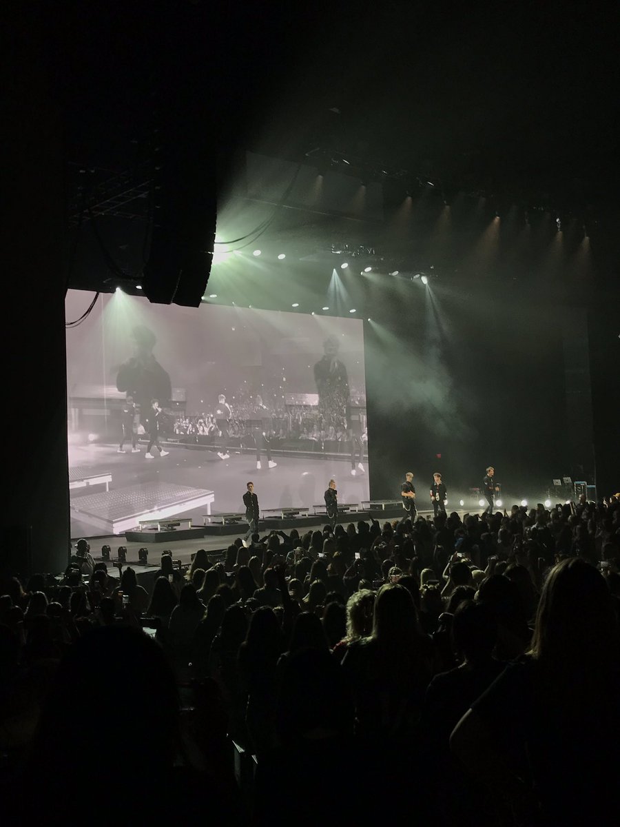 lakin_elise's tweet photo. started from the bottom now weโre here, you guys continue to amaze me ๐ #8LettersTourPhoenix #8LettersTour #WhyDontWeDancingTo #WhyDontWe @whydontwemusic https://t.co/swz3Ow40HS
