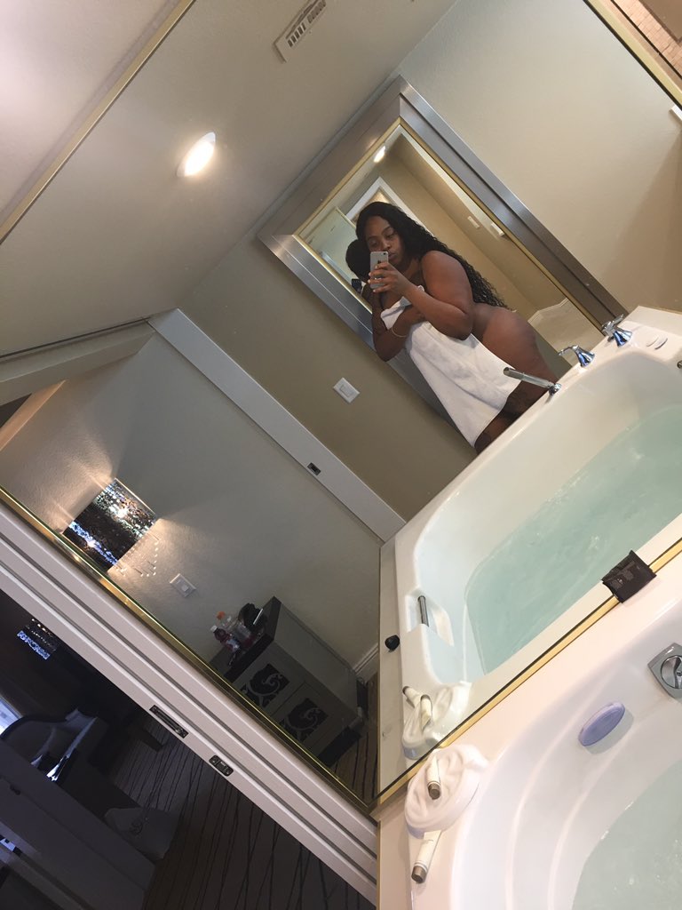 bigbootyashlee's tweet photo. #westgate #thickchick #nasty #naked #SugarBabies #sugarbaby #ebony #thickebonygirl #longhair #AdultWork #lookingforsugardaddy  #sugardaddywanted #paypig #adulting #camgirl #dominant #exotic #fetish #PlayNOW #seekingarrangements https://t.co/v5eNMjetVF