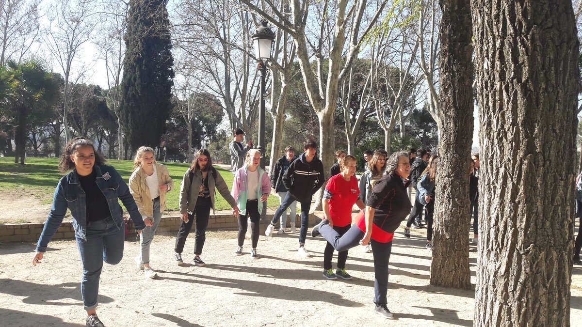 clgjprevert33's tweet photo. Sortez vos leggings, séance de gym improvisée en plein centre de Madrid 💪🎶🎵 #SAAPrevert https://t.co/Jyv46VKjcH