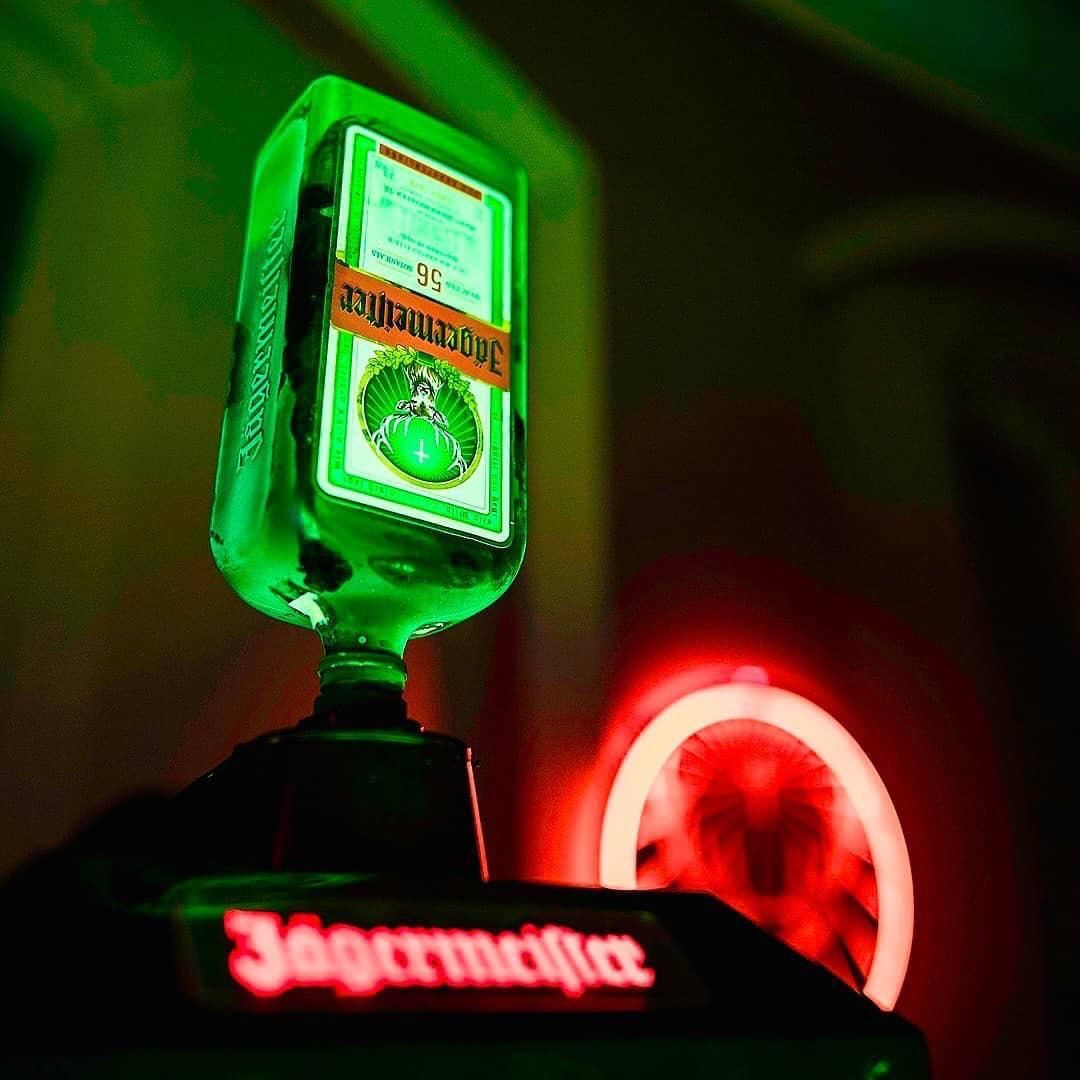 Roses are red 🌹
Beer is not 🍺
See you in The Metropole
If you'll buy the shots...
#WorldPoetryDay