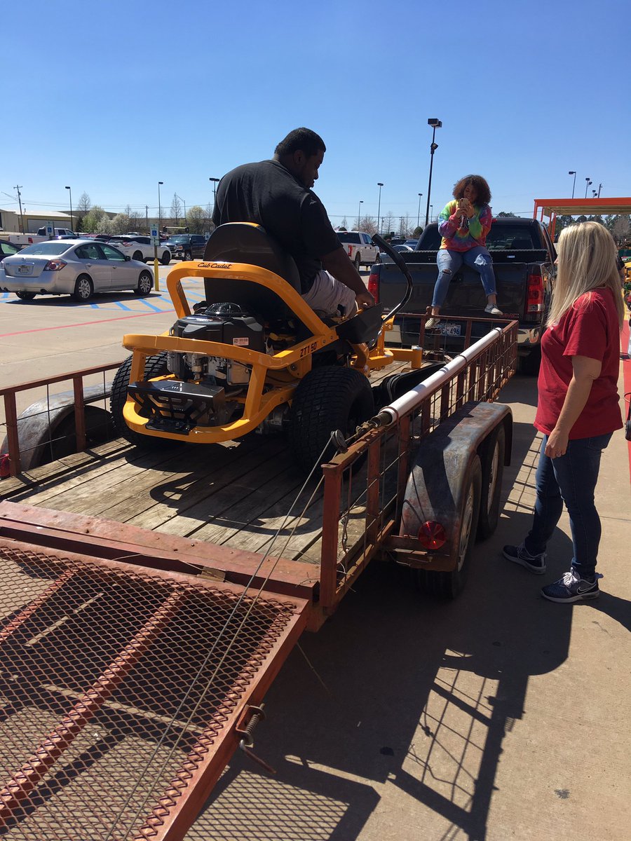 mikeeppinette's tweet image. Wow!!! Send more Dune Buggy mowers to the Fort 1404. Another happy customer leaves with a new toy. It even mows if you want it to.  #BDDSW