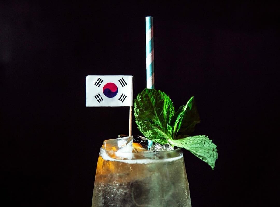JudyJooChef's tweet image. I&apos;m in weekend mode already 🍹
.
.
.
#isittheweekendyet #cocktails #workworkwork #workhardplayhard #chef #cheflife #weekend #jinjuu #koreancocktails #koreanfoodmadesimple