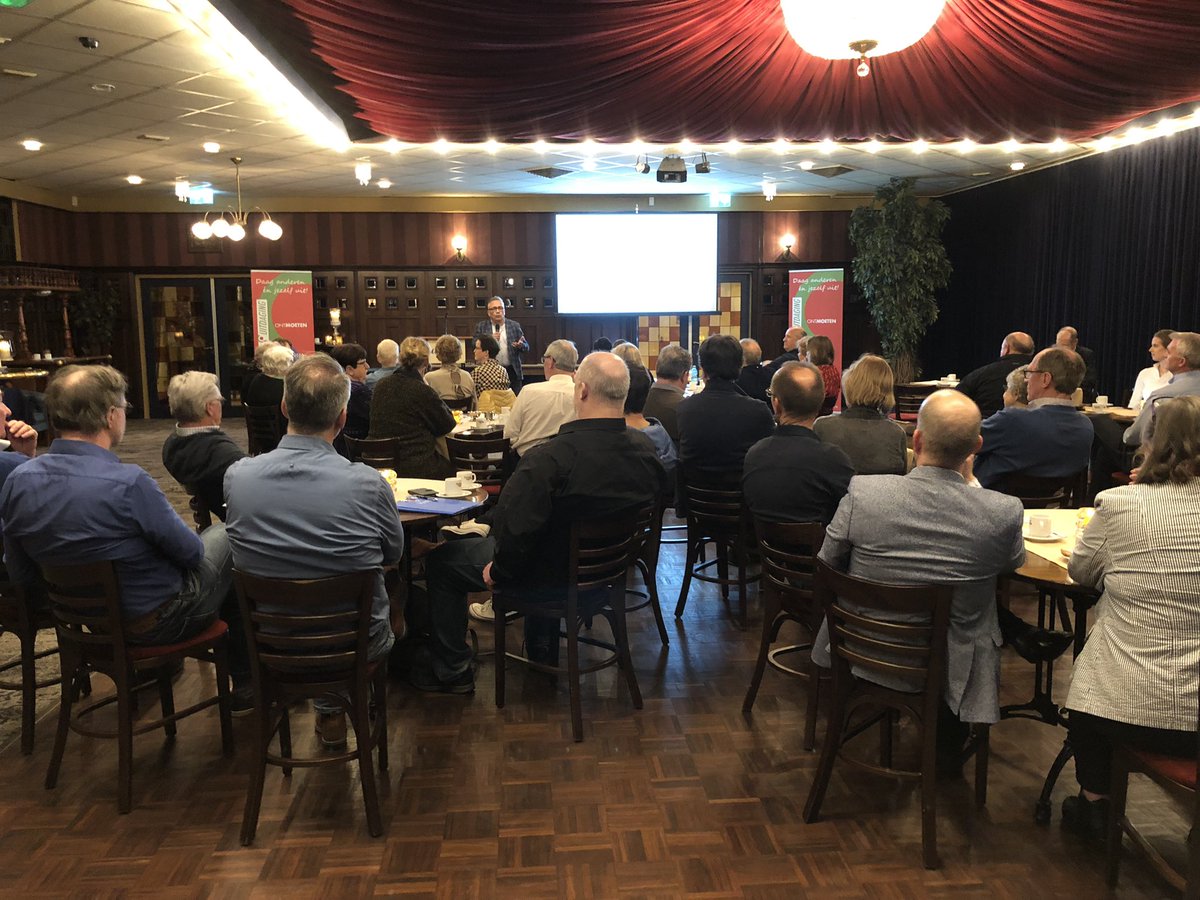 HofvTU's tweet photo. De Inspiratiesessie De Vereniging 3.0 Besturen is leuk! is begonnen met een volle zaal bestuurders en commissie leden. https://t.co/judBzR8kQl