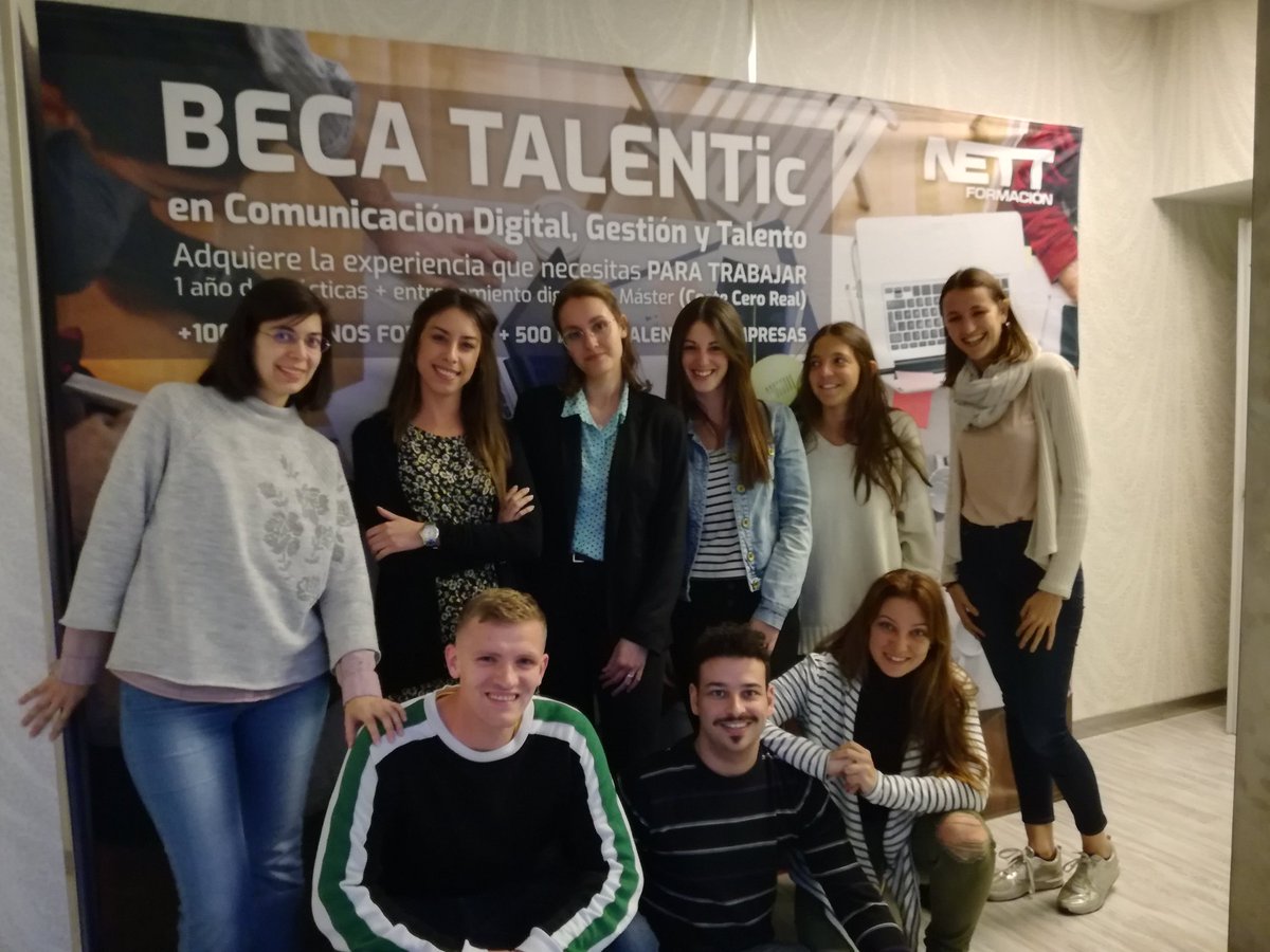 laracerete's tweet photo. Última clase de Herramientas de comunicación con mis alumnos y alumnas del #MasterTGD de @nettformacion. Gracias por vuestra paciencia y esfuerzo, sois unos auténticos #TalentosDigitales  ¡Qué penita me da que se acabe, pero nos volveremos a ver! Seguid así https://t.co/2wCVCWiRl6