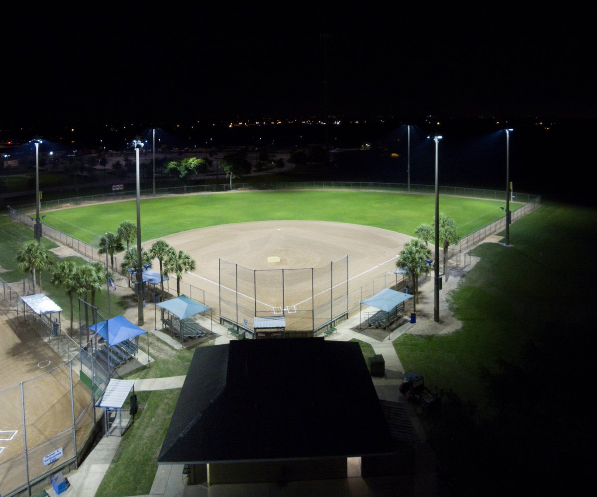 MuscoLighting's tweet image. Are reliability and glare control top priorities at your field? Find out how #Musco can help meet your top priorities with the help of our experienced Team and customized solution. bit.ly/2Hz5Kyk