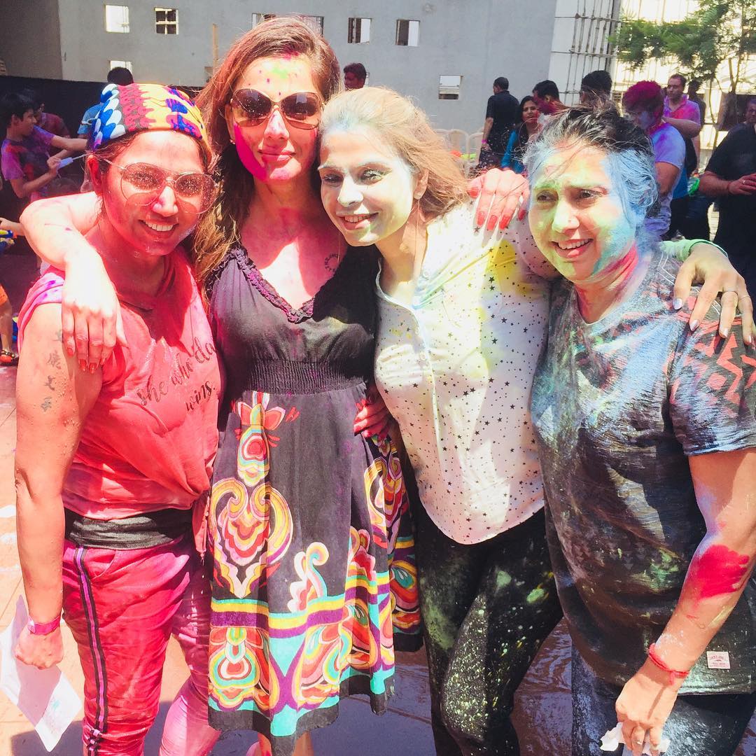 Thesimran_'s tweet photo. Holieed 🌈💦 #Slove #blessed withbest #motivationforlife #HappyHoli https://t.co/EqZd3iLla0