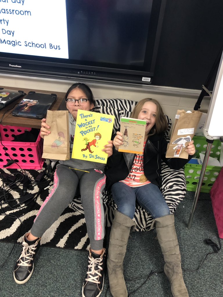 MrsWheat90's tweet image. Book in a bag project to share all about their favorite book they read independently this quarter! 📚 So fun to hear what items they chose to represent their books. We even had someone bring in toilet paper! #ParkwoodPride #WeAreGCCS