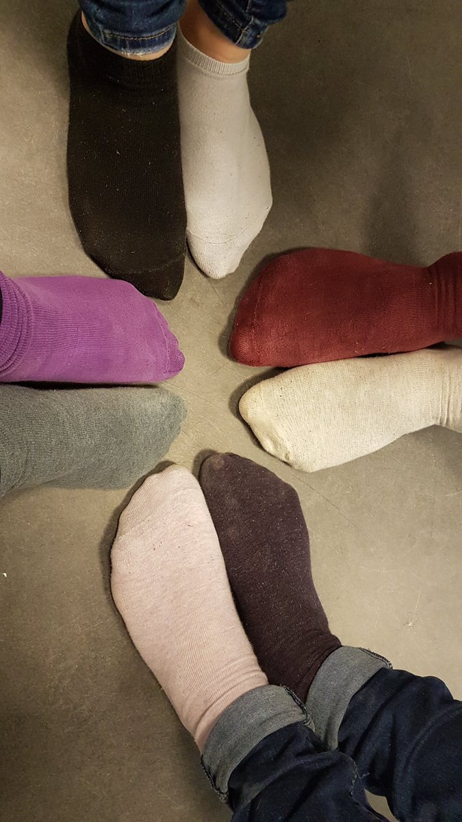 ThRydAssistent's tweet photo. Självklart har vi rockat sockorna i A-klassen idag! Vi tycker att alla är lika mycket värda och olika är bra!
#sissollentuna #assistenterna #endagsomassistent #aklassen #rockasockorna https://t.co/iq9Flv1TFo