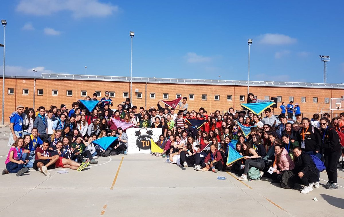 Zona12MCECC's tweet photo. Els esplais #esplaicancolapi @esplaidelroser @EsplailaBranca @esplailarialla @CETeranyina @esplaixiribec i @EsplaiLaTrepa de la #zona12mcecc vam participar a la TrocaJove 2019 “Tic-tac, TU!” ⏰ i podem dir que va ser una gran experiència! 
#TrocaJove19 #tictactu #esplaisMCECC https://t.co/IRSBsssvpT