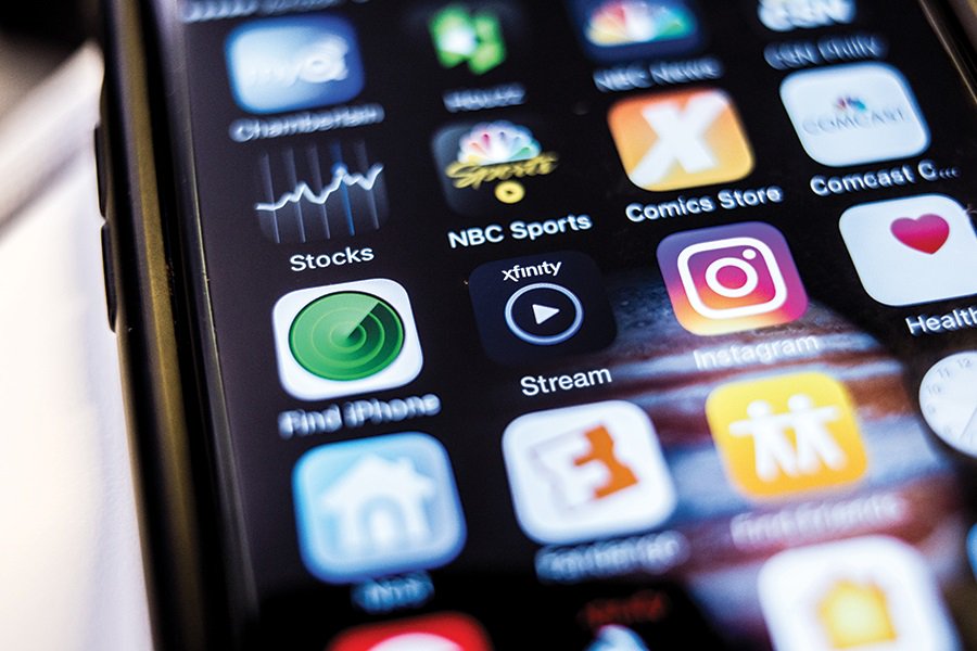 ComcastWestrnPA's tweet image. Heading out of town for #SpringBreak or maybe planning a ‘staycation’? 🏝Keep up with your favorite shows and movies at home or on the go with the #XfinityStream App! 📺Learn more here: comca.st/2umiwbw