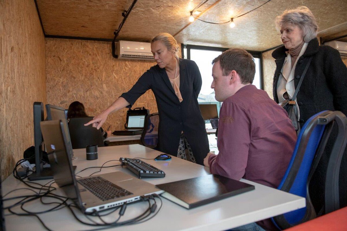 Maandag naar Silicon Valley, om Nederlandse bedrijven te helpen daar verder door te breken. Vandaag ter voorbereiding in Amsterdam. Briljante uitleg gekregen bij #ic4ai over AI en de toekomst van technologie en maatschappelijke toepassingen. #NLInnovation