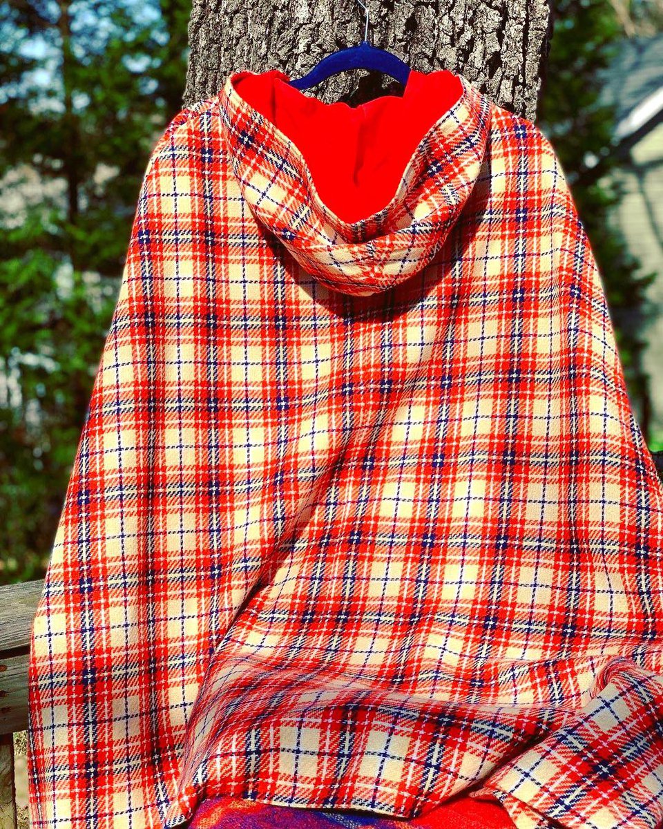 ModSquadPicking's tweet photo. 🧣🔷 1970s plaid hooded cape poncho.
#1970s #vintage #retro #midmod #preppyretro #vintageplaid #retroplaid #vintagecape #vintageponcho #retrotravel #retrofashion shop 🛒📦📬 #ebayandetsy #modsquadpicking https://t.co/gdIJ8XAoni
