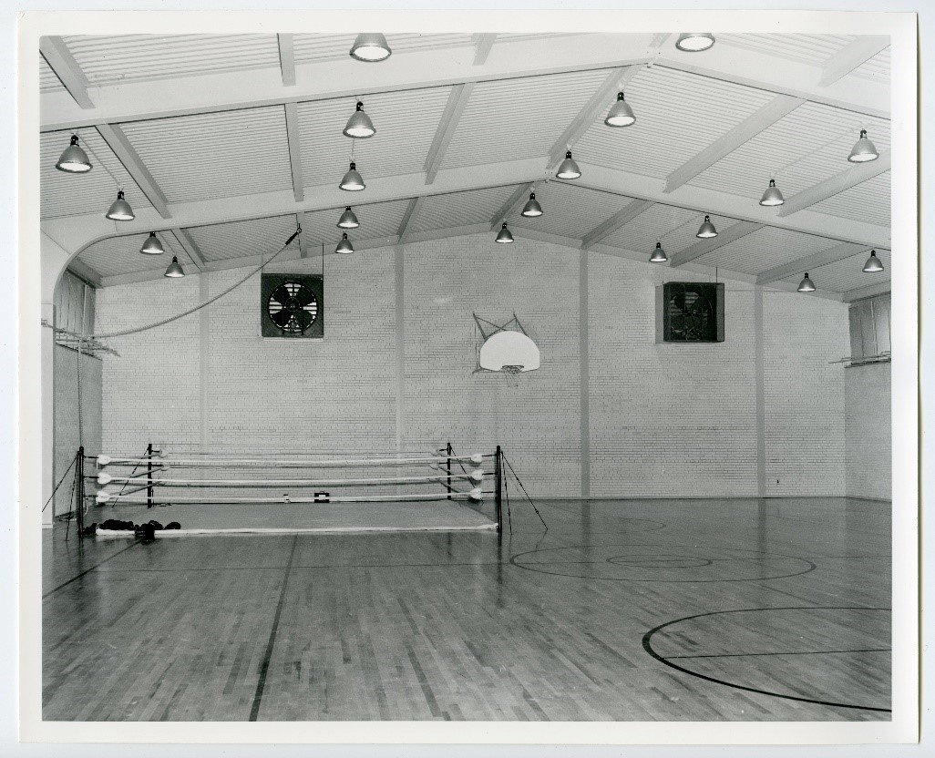 TexasHwyPatrol's tweet photo. For this week’s #ThrowbackThursday, we’re sharing a historic photo of the gym at the DPS Academy in Austin. While it may look a little different today, this gym is still in use. However, boxing is no longer part of the training. #tbt https://t.co/ixqMQdaUyV