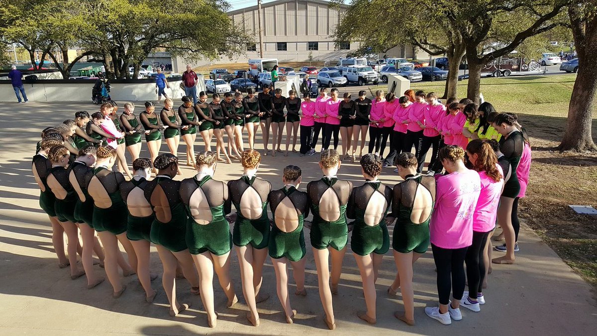 PSHSPlanoettes's tweet photo. These seniors are reminiscing Nationals 2018... and some pics from last year!!! Nationals here we come! 🇺🇸🏆 https://t.co/vX5arWa7jC