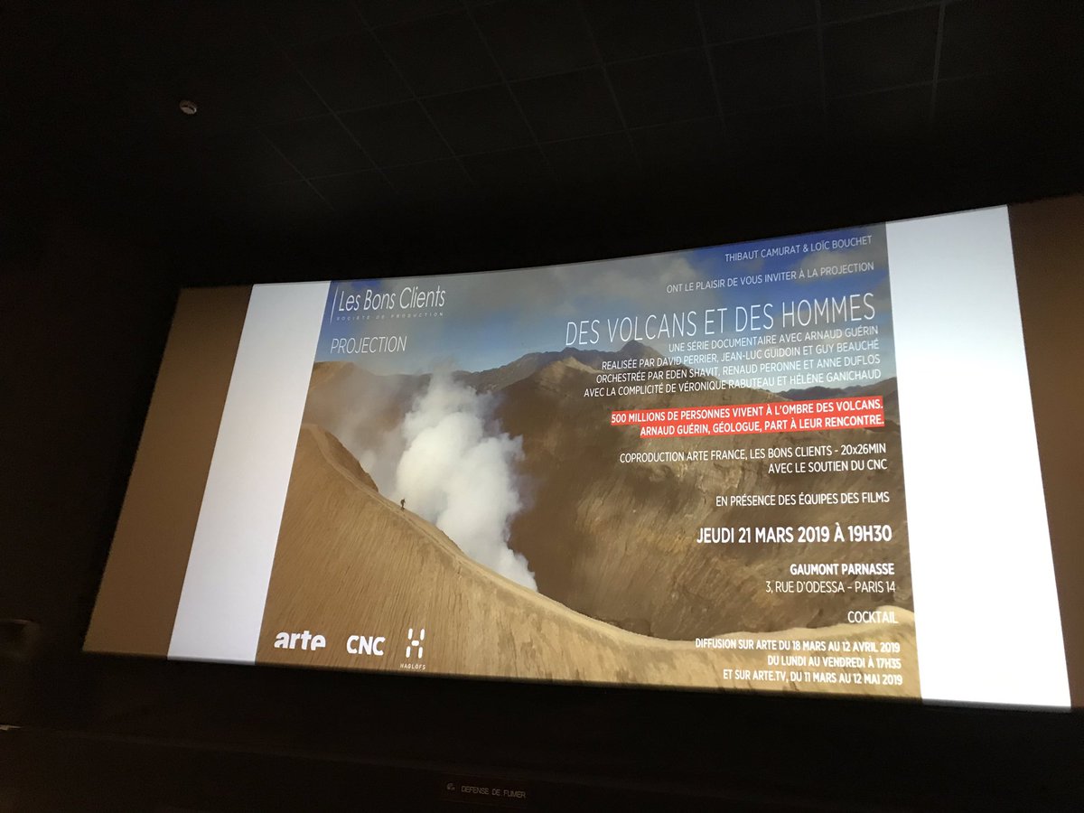 martinabangert's tweet photo. 🌋Projection de la belle série docu « Des #volcans et des hommes » avec Arnaud Guérin - diffusée sur @ARTEfr jusqu’au 12/4 en semaine à 17h35 et jusqu’au 11/5 en replay + un beau livre chez #ARTEEditions / @GlenatBD https://t.co/ajNsL02T4B