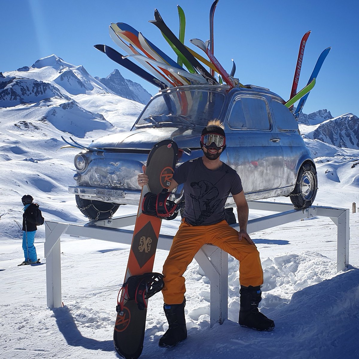 deric_tv's tweet image. Hitching a lift..hop in! 🇫🇷🏂🥰

#alps #snowboarding #TheWildLife