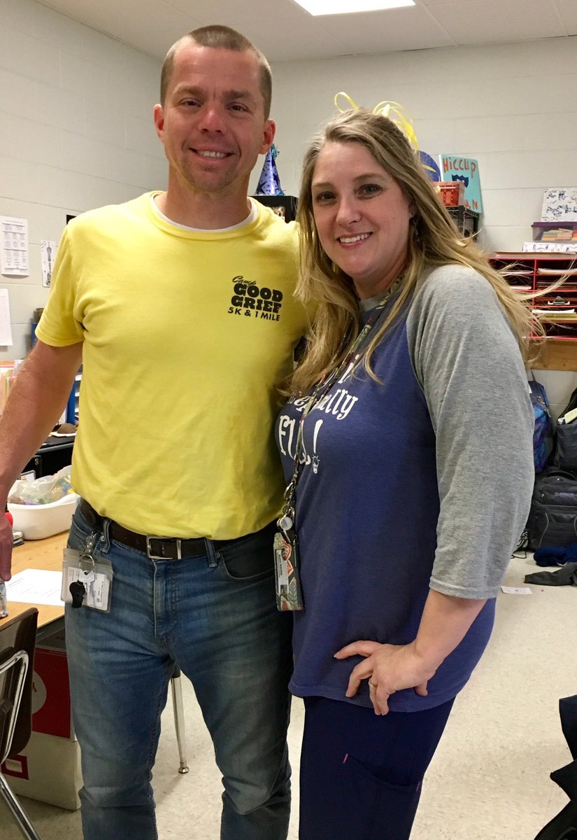 DECTeacher's tweet photo. Celebrating World Down Syndrome Day with Blue and Yellow! ⁦@TaraOaks_ES⁩  ⁦@cville_schools⁩ https://t.co/feOgk7ePfH