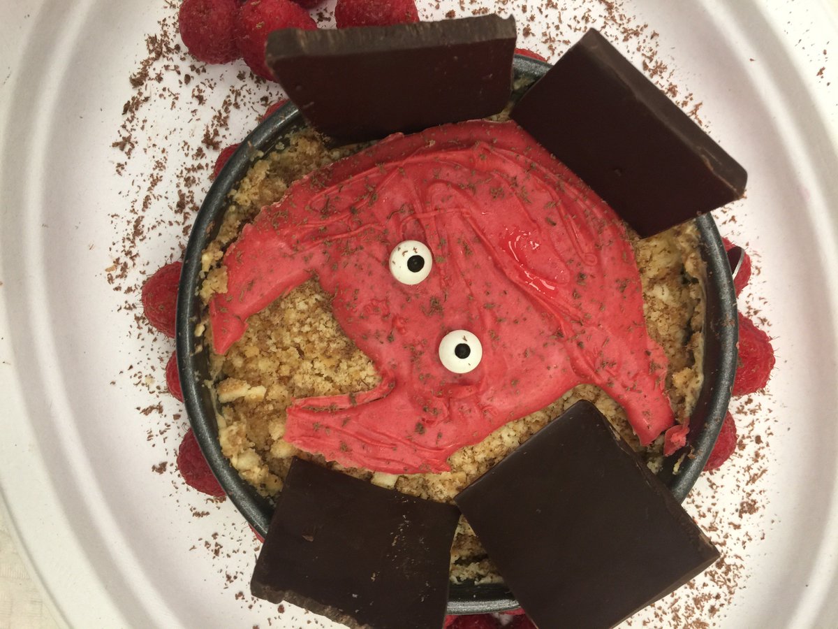CaroleGeneix's tweet photo. Just participated with @SuzannaJemsby in the no-bake challenge during our Middle School #minimesters. I was a judge! Fun, creativity, calories and laughter galore! Can you recognize the @WISRedDevils mascot here? It won! #middleschool https://t.co/ZybbM941ft